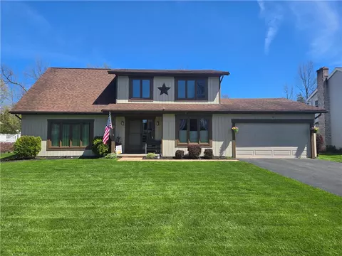 82 Mill Run Dr, Greece, NY 14626