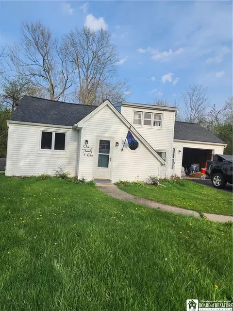 121 Winona Rd, Elma, NY 14059