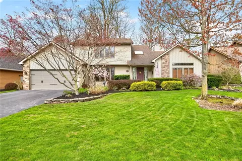 49 Wood Run Cir, Greece, NY 14612