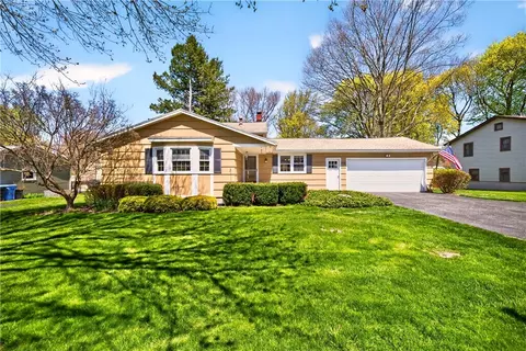 596 Embury Rd, Rochester, NY 14625