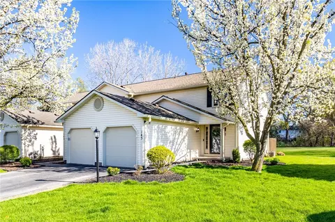 143 Courtshire Ln, Penfield, NY 14526