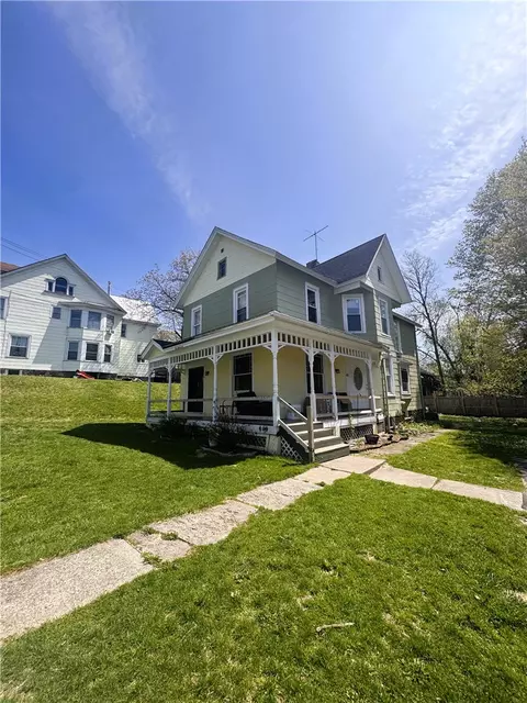 6 Foster St, Lyons, NY 14489