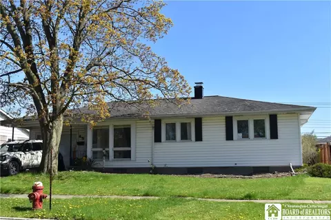 45 Idlewood Dr, Tonawanda, NY 14150
