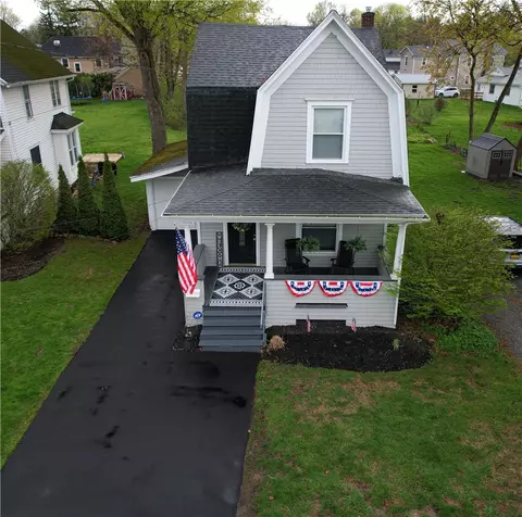 4 Lincoln Ave, Le Roy, NY 14482