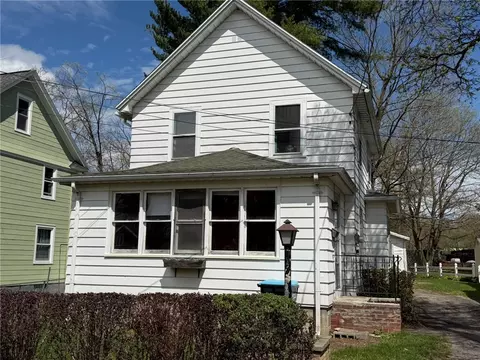 16 Maple St, Avon, NY 14414