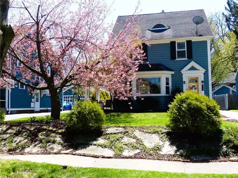 21 Elmcroft Rd, Rochester, NY 14609
