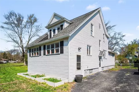 12 Elmgrove Dr, Gates, NY 14606