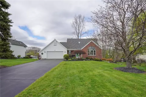 30 Walnut Hill Dr, Parma, NY 14559