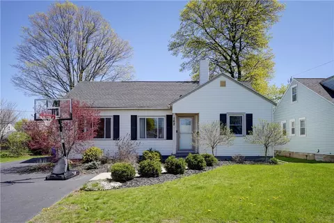 162 Nantucket Rd, Greece, NY 14626