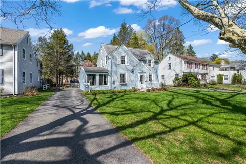 52 Seneca Rd, Irondequoit, NY 14622