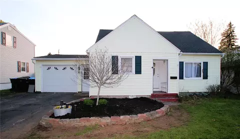 71 Standish Rd, Greece, NY 14626