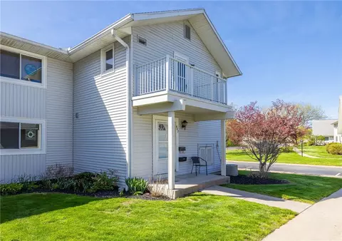 647 Eastbrooke Ln, Rochester, NY 14618