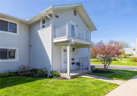 647 Eastbrooke Ln, Rochester, NY 14618