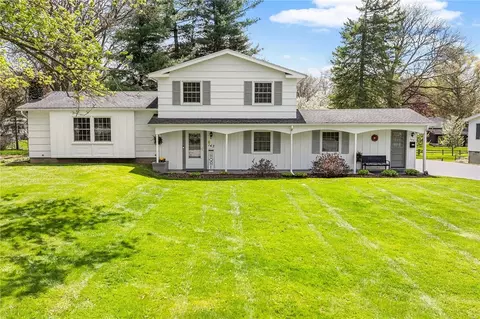 142 Wedgewood Dr, Penfield, NY 14526