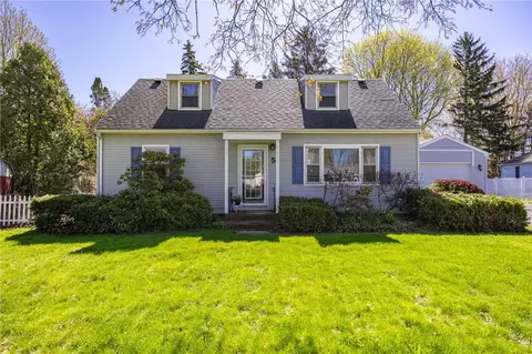 5 Hillside Dr, Ogden, NY 14559