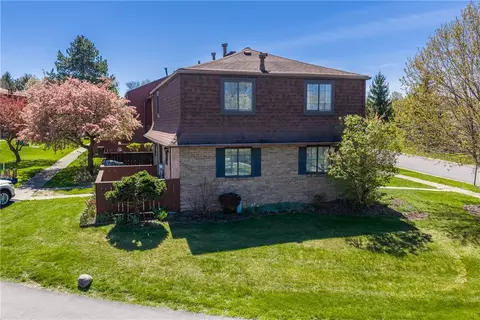 352 Surrey Hl, Rochester, NY 14623