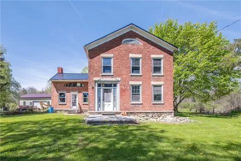 1694 Payne Rd, Farmington, NY 14425