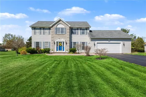 5 Knollwood Dr, Ogden, NY 14428