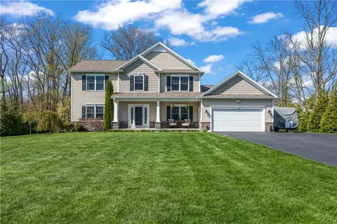 2 Calebs Trl, Parma, NY 14559