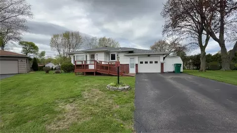 37 Ridge Port Cir, Irondequoit, NY 14617