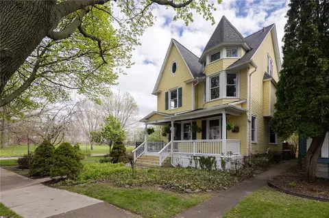 27 Riverside St, Rochester, NY 14613