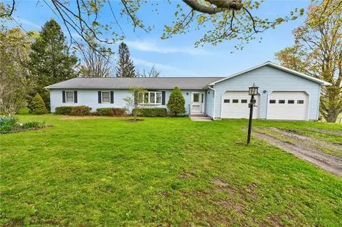 2032 Falkey Rd, Phelps, NY 14532