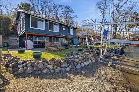 15636 W Lake Rd, Pulteney, NY 14874