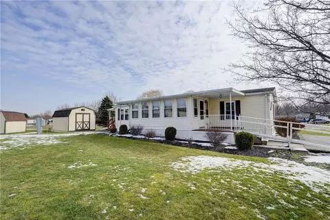 534 Rockview Dr, Holley, NY 14470