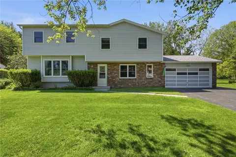 1441 Loughton Dr, Webster, NY 14580