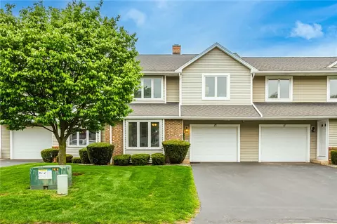 15 Nouveau Pl, Perinton, NY 14450