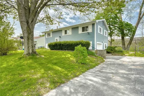139 Nevins Rd, Henrietta, NY 14467