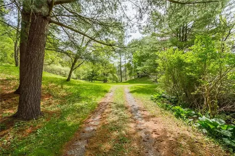 375 Log Cabin Rd, Victor, NY 14564