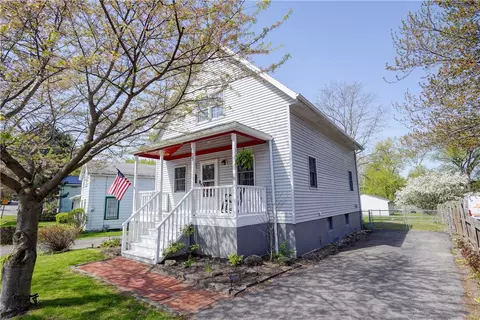 35 Fayette St, Sweden, NY 14420