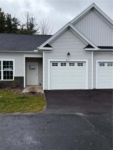 6211 Blossom Rdg, Ontario, NY 14519