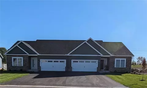 5850 Monarch Dr, Farmington, NY 14425