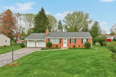 66 Merryhill Dr, Rochester, NY 14625