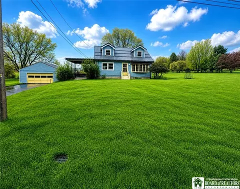 2775 Mitchell Rd, Busti, NY 14701