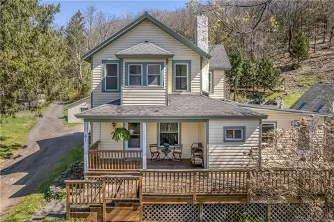 61 Hill St, Middletown, NY 12406