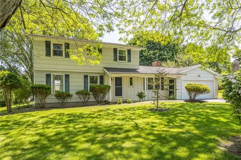 12 Blue Spruce Ln, Perinton, NY 14450