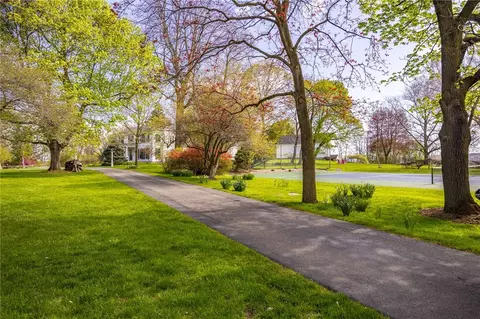 648 Mendon Rd, Pittsford, NY 14534