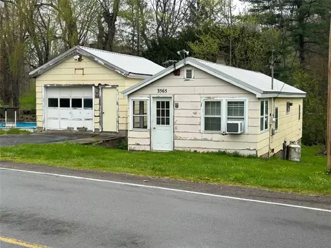 3565 N Creek Rd, Palmyra, NY 14522