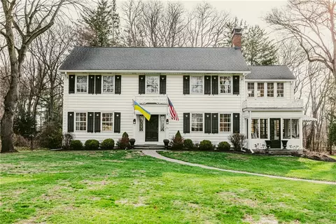 30 Harwood Ln, East Rochester, NY 14445