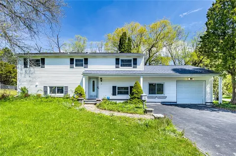 9 Amesbury Rd, Rochester, NY 14623