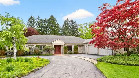 4 Malm Ln, Rochester, NY 14618