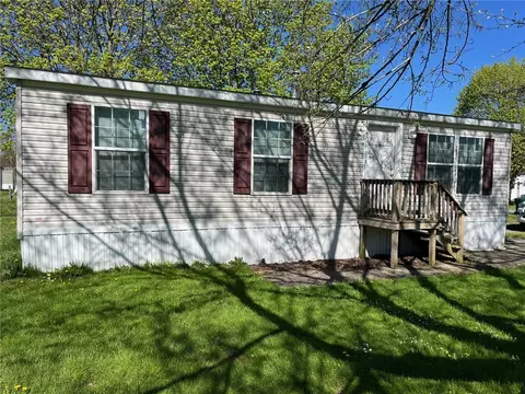 11860 Maplewood Dr, Wolcott, NY 14590