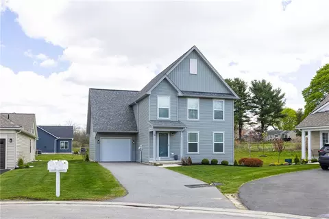 16 Parkglen Dr, Henrietta, NY 14467