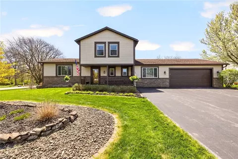 41 Woodstock Ln, Brockport, NY 14420