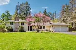 44 Crescent Hill Rd, Perinton, NY 14534