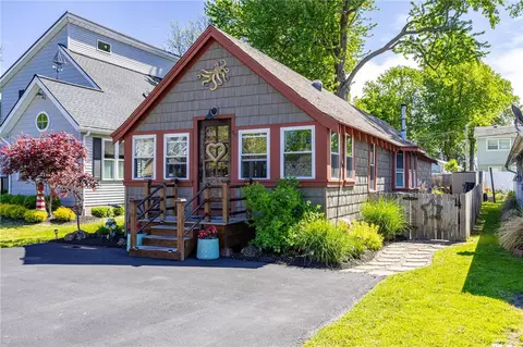 40 Bateau Ter, Irondequoit, NY 14617