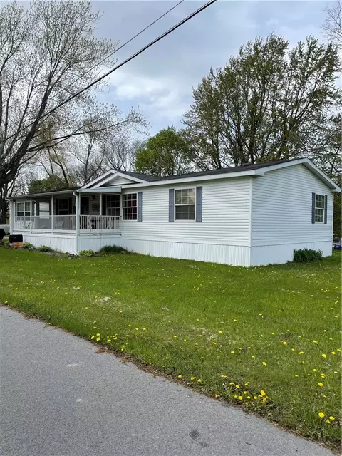 13 Crestline Dr, Avon, NY 14414